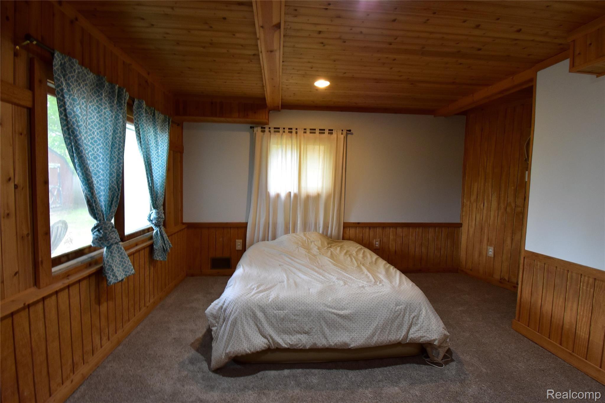 11361 Hillside Pinckney, MI 48169 - Photo 10 of 22 11 MASTER BEDROOM.JPG