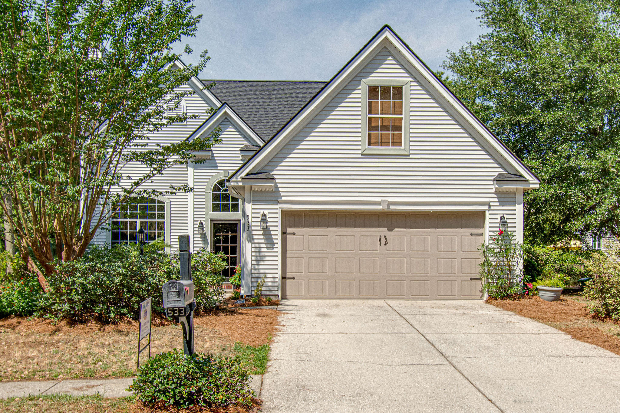 533 Pritchards Point Drive Mount Pleasant, SC 29464 - Photo 1 of 40 gallery_images_mo1905281-2001