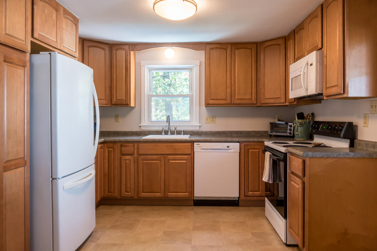 102 Merrymeeting Road Brunswick, ME 04011 - Photo 5 of 43 13-Kitchen (2 of 6)