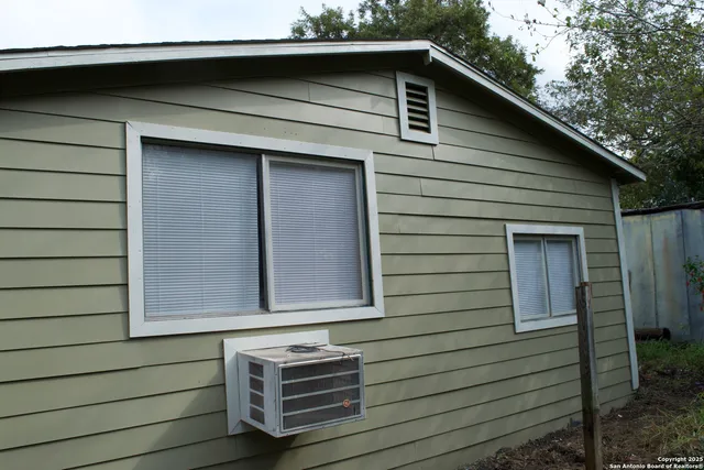 $1,295 | 521 South Polaris, San Antonio, TX 78203