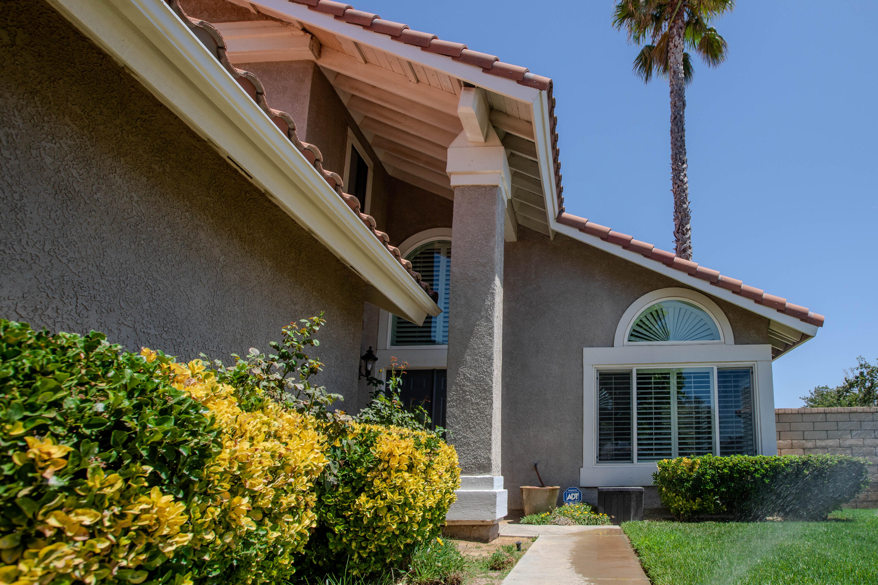 36852 Vía Del Rio Palmdale, CA 93550 - Photo 6 of 34 a front view of a house with a yard