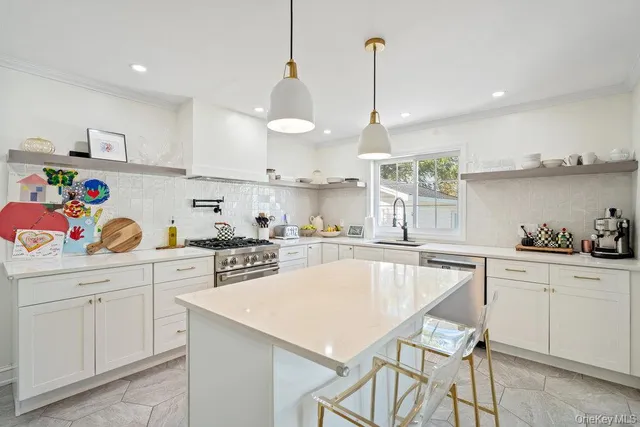 $1,399,000 | 116 Sperry Boulevard, New Hyde Park, NY 11040