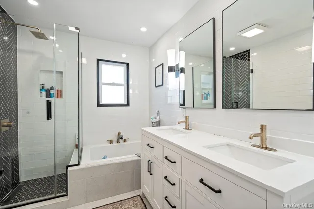 $1,399,000 | 116 Sperry Boulevard, New Hyde Park, NY 11040