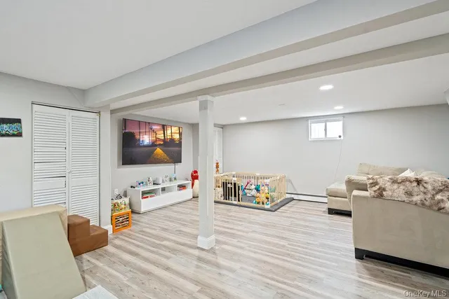 $1,399,000 | 116 Sperry Boulevard, New Hyde Park, NY 11040