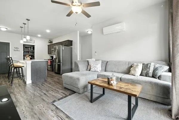 $289,900 | 1601 North Windsor Avenue, Unit 104, Cottage Grove, WI 53527