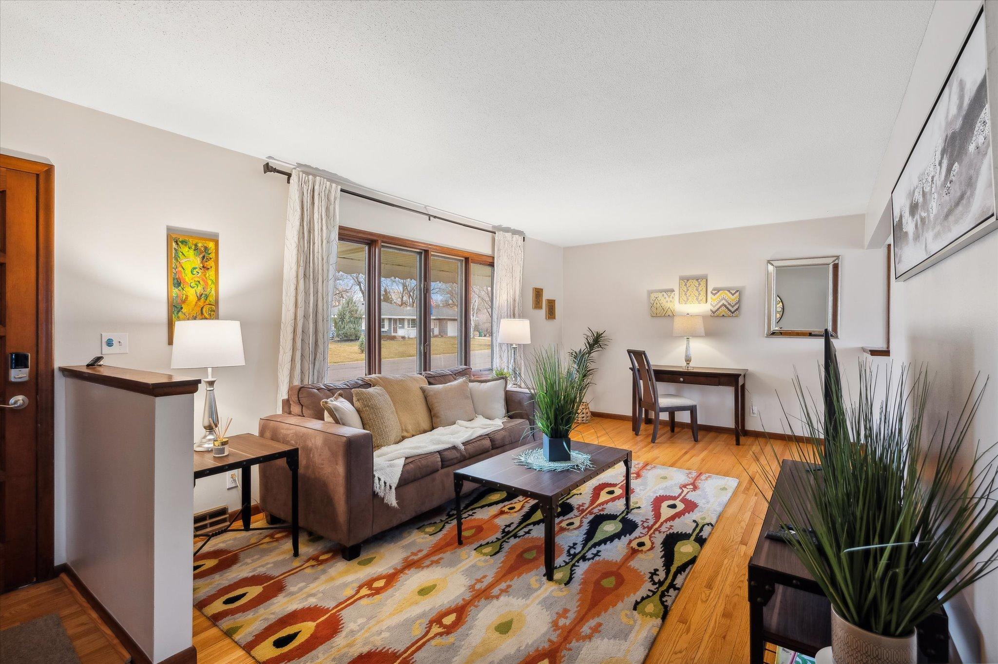 8213 Quinn Road Bloomington, MN 55437 - Photo 4 of 24