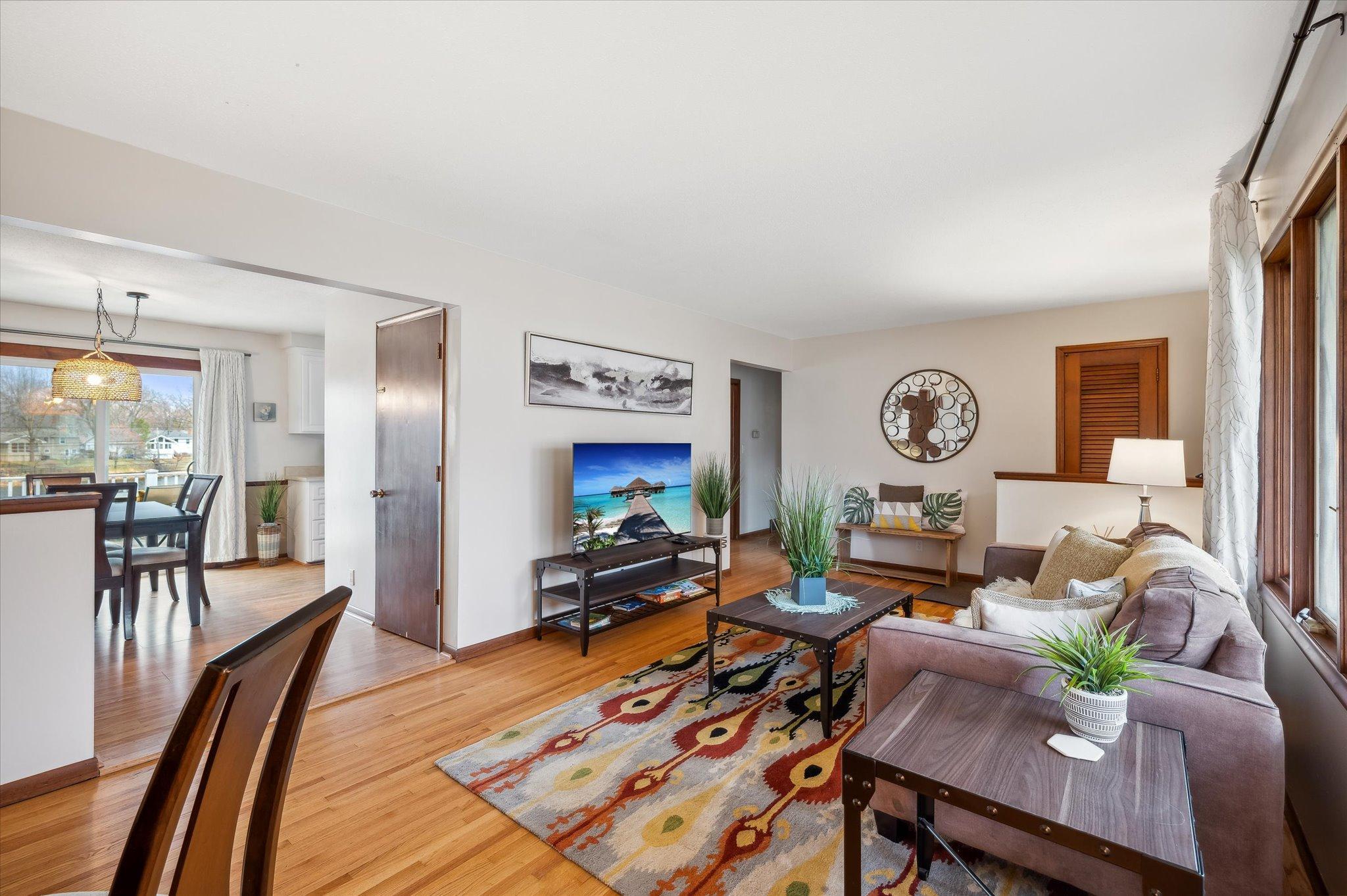 8213 Quinn Road Bloomington, MN 55437 - Photo 5 of 24