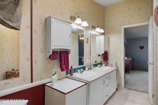 $275,000 | 38236 West Howling Coyote Road, Seligman, AZ 86337