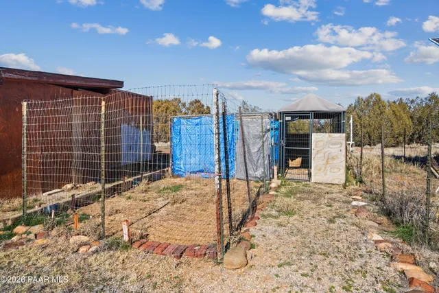 $275,000 | 38236 West Howling Coyote Road, Seligman, AZ 86337