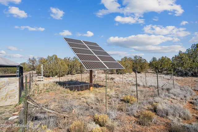 $275,000 | 38236 West Howling Coyote Road, Seligman, AZ 86337