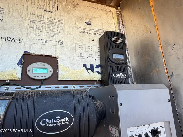 $275,000 | 38236 West Howling Coyote Road, Seligman, AZ 86337