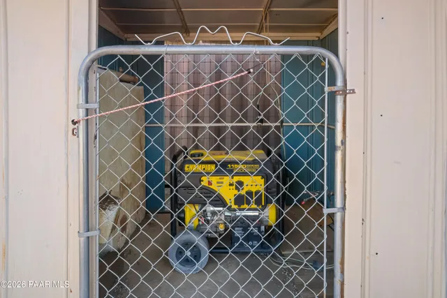 $275,000 | 38236 West Howling Coyote Road, Seligman, AZ 86337