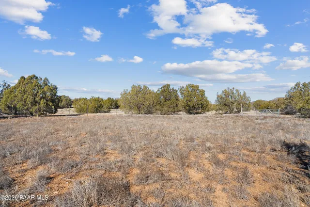 $275,000 | 38236 West Howling Coyote Road, Seligman, AZ 86337