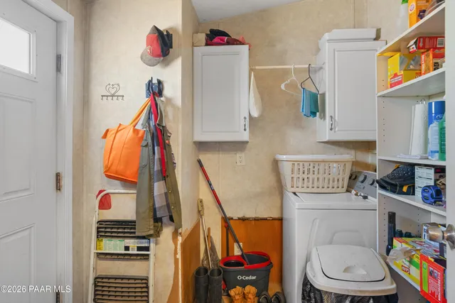 $275,000 | 38236 West Howling Coyote Road, Seligman, AZ 86337