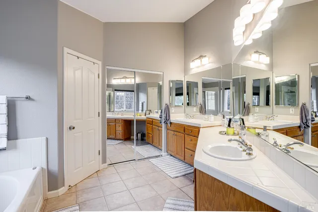 $1,389,000 | 246 Edinburgh Lane, Petaluma, CA 94952