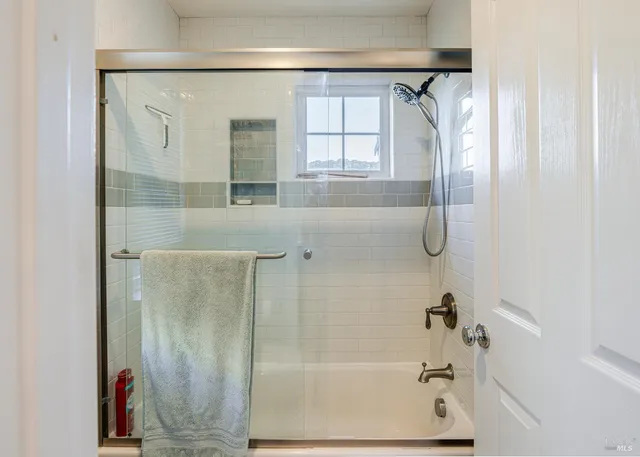 $1,389,000 | 246 Edinburgh Lane, Petaluma, CA 94952