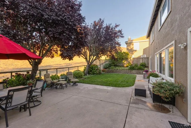 $1,389,000 | 246 Edinburgh Lane, Petaluma, CA 94952