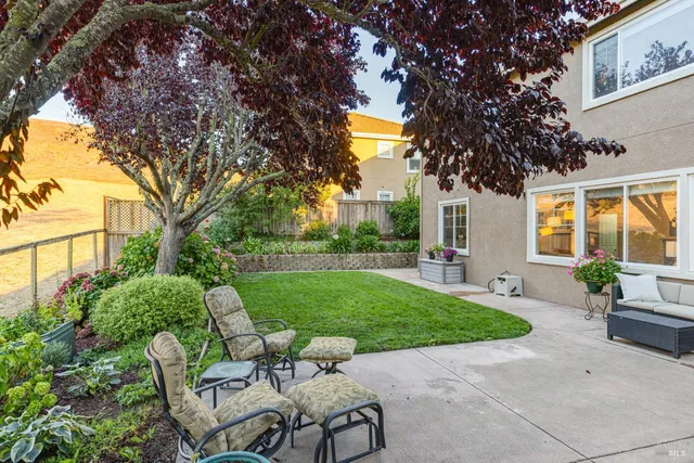 $1,389,000 | 246 Edinburgh Lane, Petaluma, CA 94952