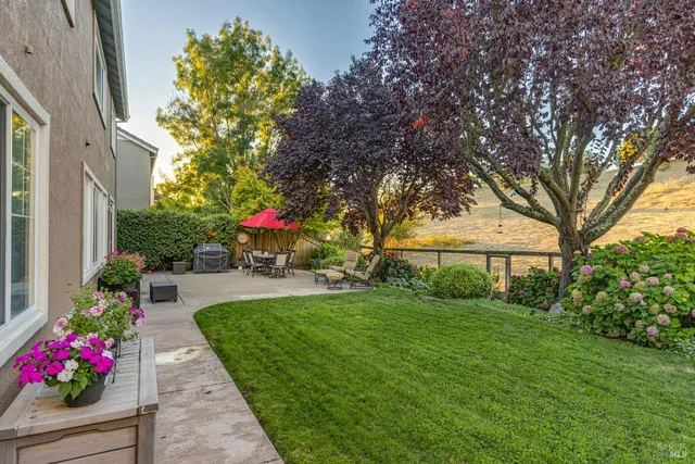 $1,389,000 | 246 Edinburgh Lane, Petaluma, CA 94952