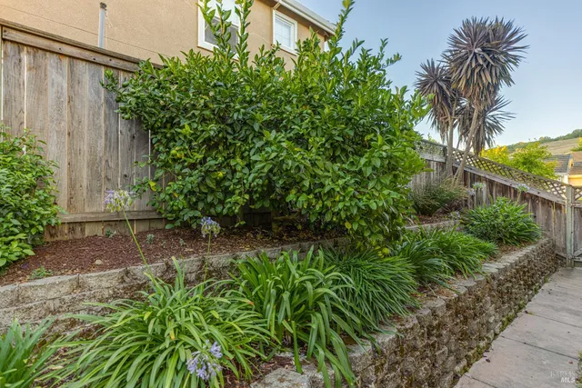 $1,389,000 | 246 Edinburgh Lane, Petaluma, CA 94952