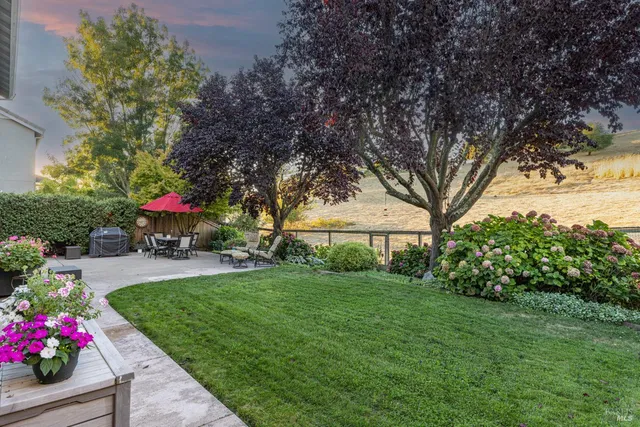 $1,389,000 | 246 Edinburgh Lane, Petaluma, CA 94952