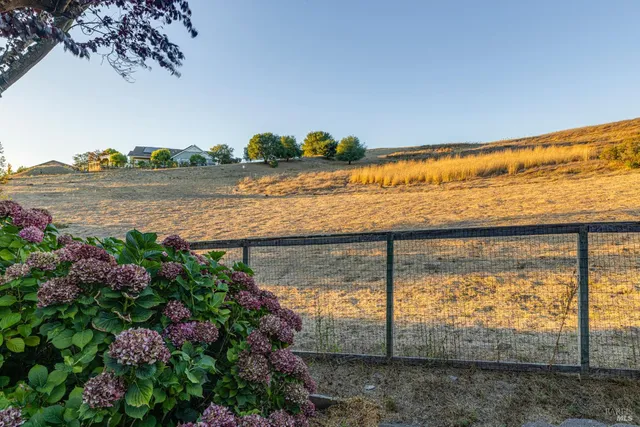 $1,389,000 | 246 Edinburgh Lane, Petaluma, CA 94952