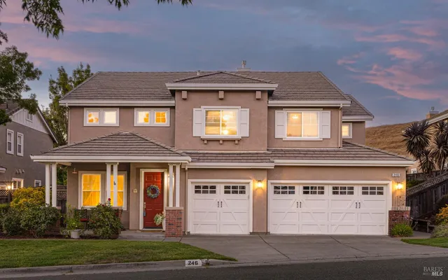 $1,389,000 | 246 Edinburgh Lane, Petaluma, CA 94952