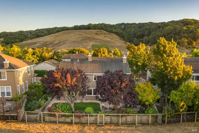 $1,389,000 | 246 Edinburgh Lane, Petaluma, CA 94952