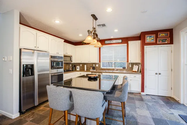 $1,389,000 | 246 Edinburgh Lane, Petaluma, CA 94952