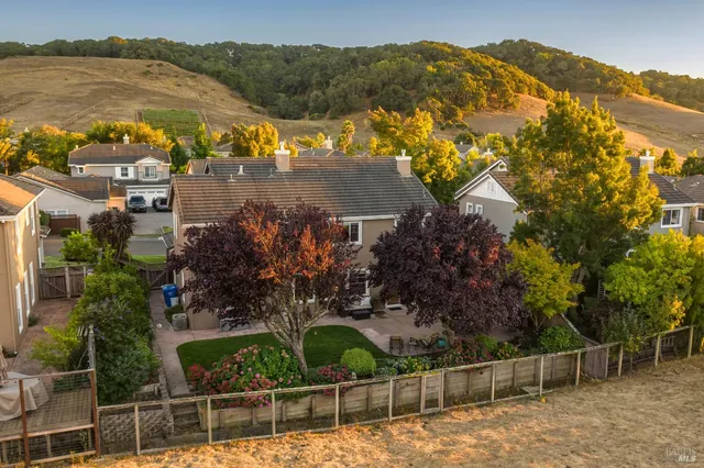 $1,389,000 | 246 Edinburgh Lane, Petaluma, CA 94952