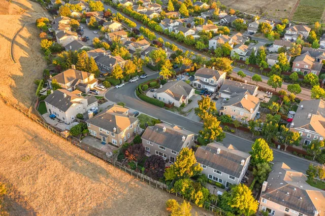 $1,389,000 | 246 Edinburgh Lane, Petaluma, CA 94952