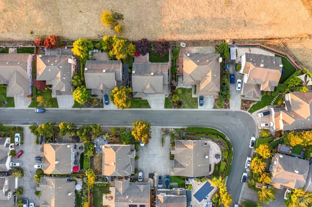 $1,389,000 | 246 Edinburgh Lane, Petaluma, CA 94952