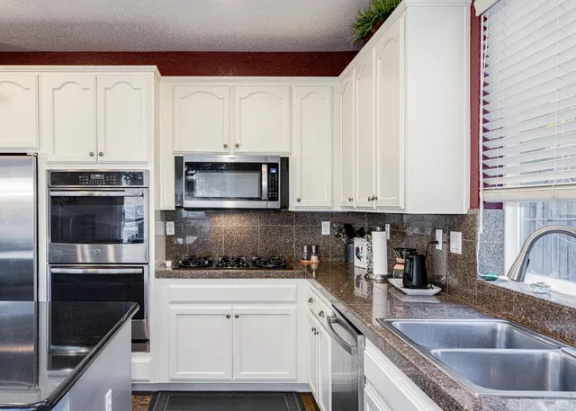 $1,389,000 | 246 Edinburgh Lane, Petaluma, CA 94952