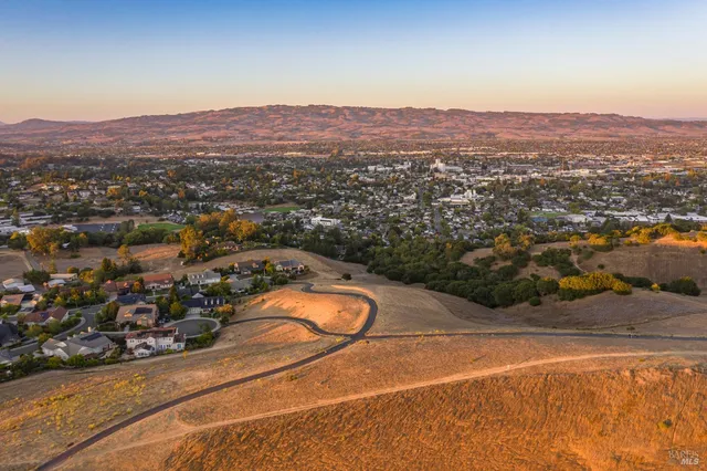 $1,389,000 | 246 Edinburgh Lane, Petaluma, CA 94952