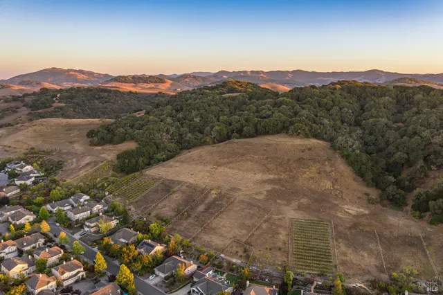 $1,389,000 | 246 Edinburgh Lane, Petaluma, CA 94952