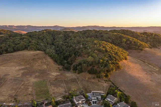$1,389,000 | 246 Edinburgh Lane, Petaluma, CA 94952