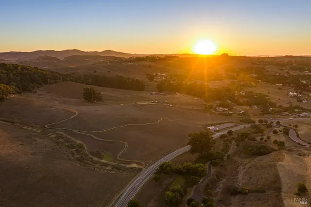 $1,389,000 | 246 Edinburgh Lane, Petaluma, CA 94952