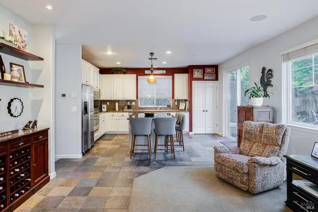 $1,389,000 | 246 Edinburgh Lane, Petaluma, CA 94952