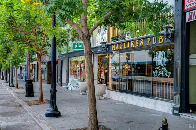 $1,389,000 | 246 Edinburgh Lane, Petaluma, CA 94952