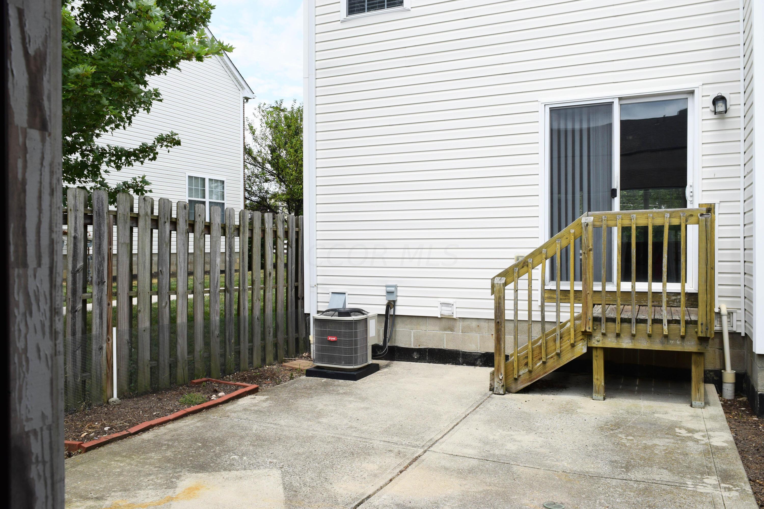 605 Lazelle Road Westerville, OH 43081 - Photo 19 of 24 19-FencedPatio