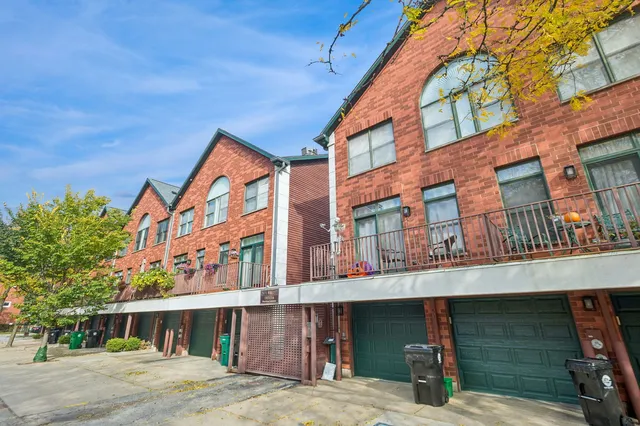 $950,000 | 2743 North Wolcott Avenue, Unit 37, Chicago, IL 60614