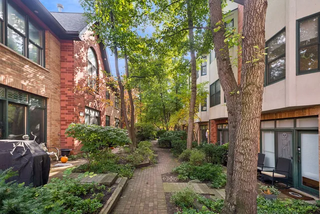 $950,000 | 2743 North Wolcott Avenue, Unit 37, Chicago, IL 60614