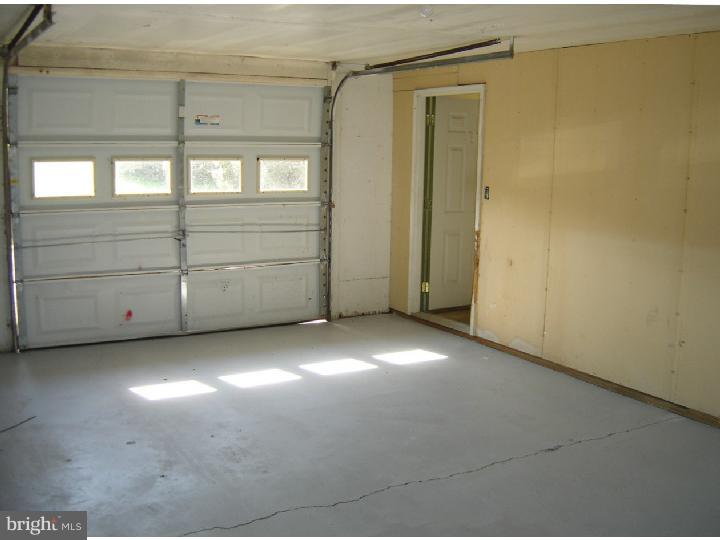 174 Paschall Mill Road West Grove, PA 19390 - Photo 20 of 24 Garage