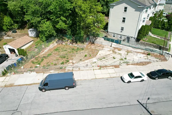 a view of roof and yard