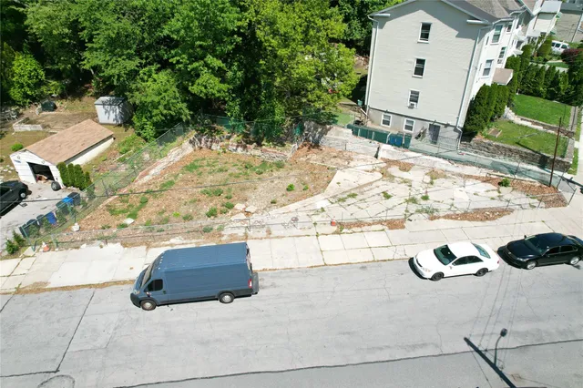 a view of roof and yard