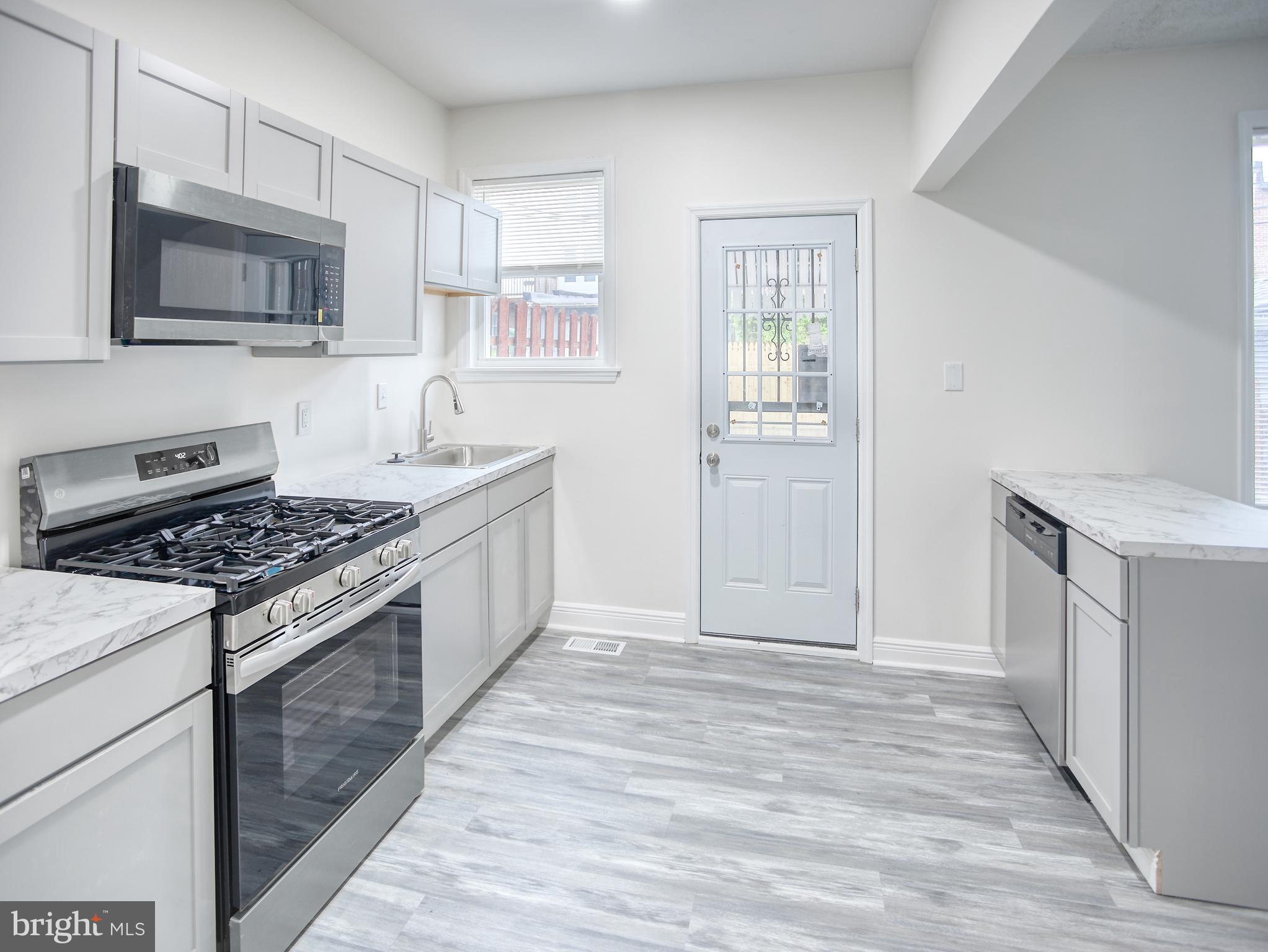 105 South Wickham Road Baltimore, MD 21229 - Photo 10 of 21 Kitchen