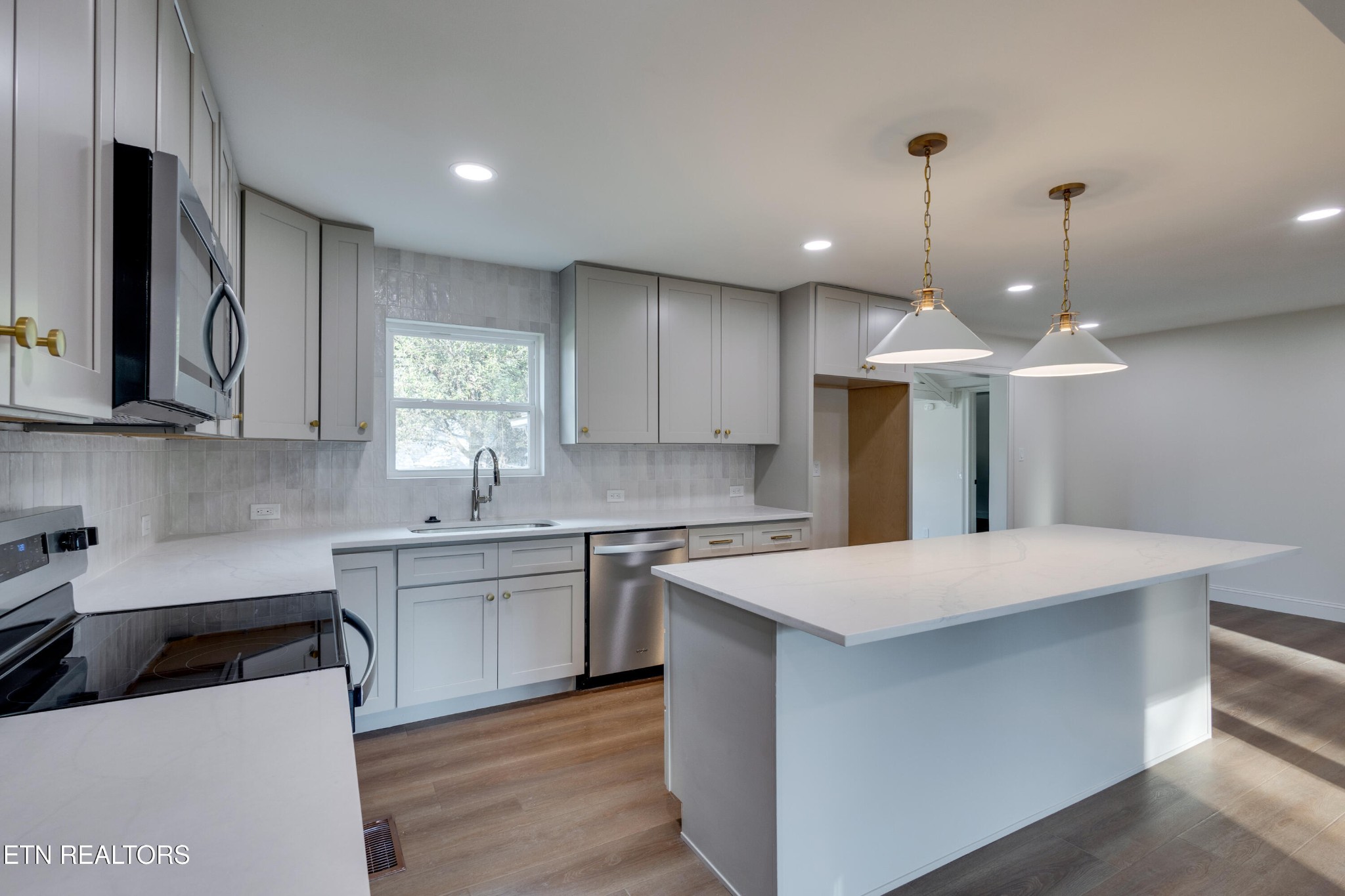838 Whitehall Road Knoxville, TN 37909 - Photo 10 of 50 Gallery Image 10