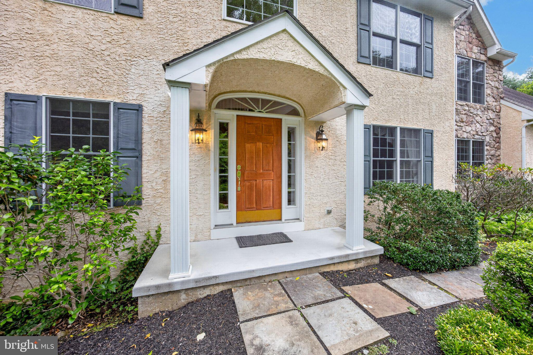 Charming entrance with inviting appeal.