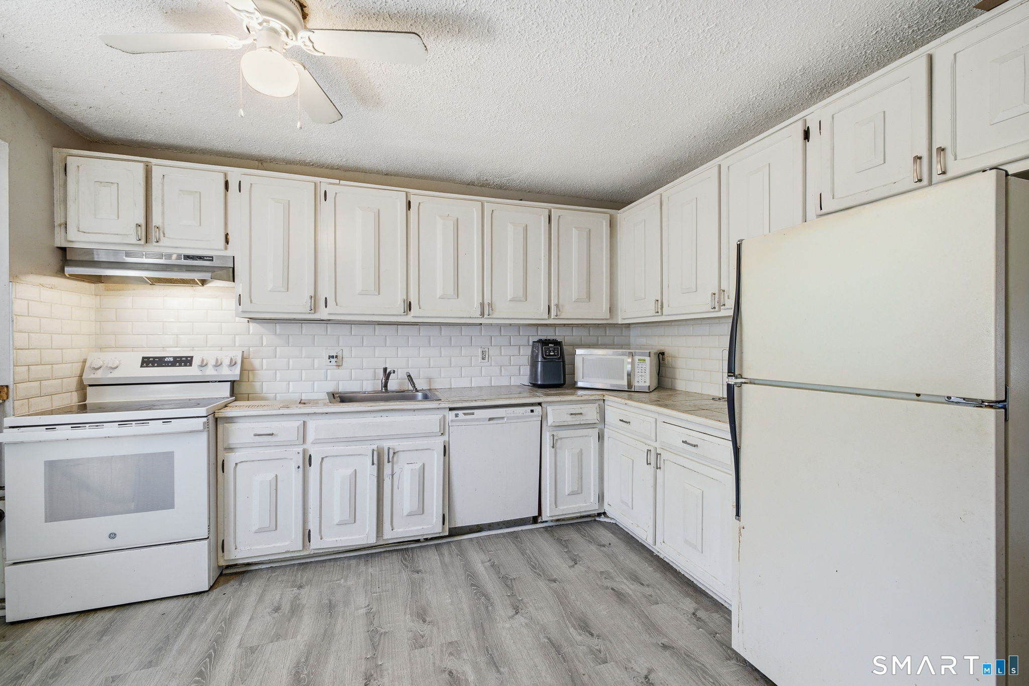 12 Georgetown Drive, Unit D Enfield, CT 06082 - Photo 5 of 23