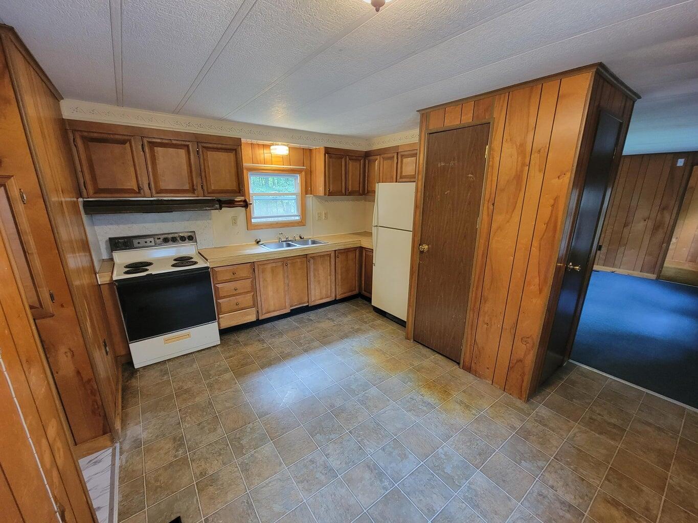 1295 Main Street Jay, ME 04239 - Photo 6 of 16 Inside 5